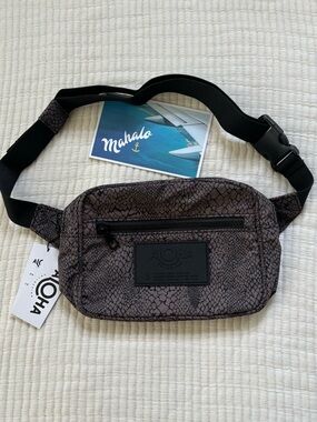 Aloha Collection Keep It Light Hip Pack Python Print in Espresso/Black NWT